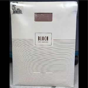 Size Adult B Bloch Lt. Tan Matte Finish Full Foot Dance Tights NIP